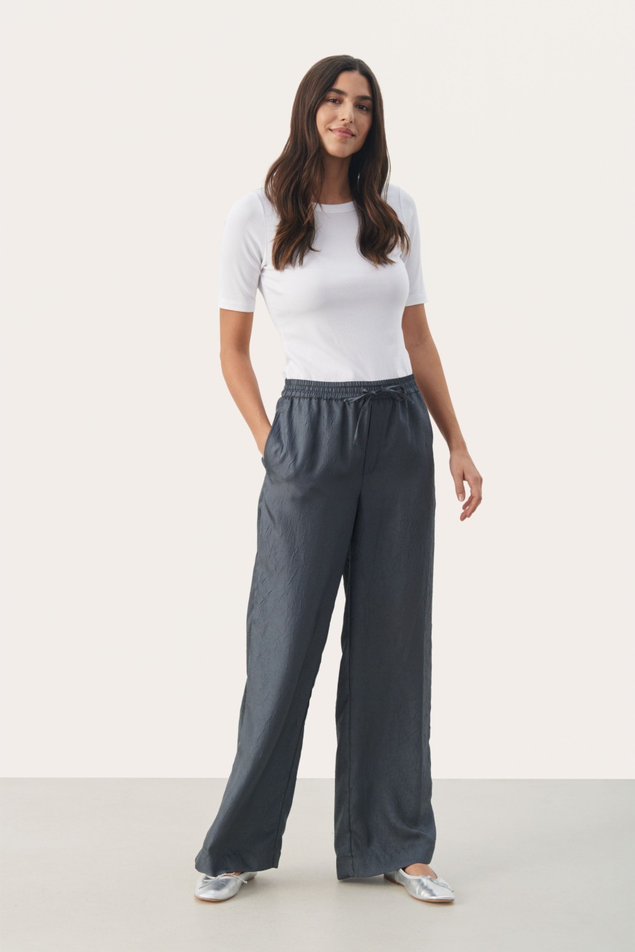 Online Part Two Part Two Evalda Shiny Crinkle Look Casual Trousers | Shop Ireland" Pewter